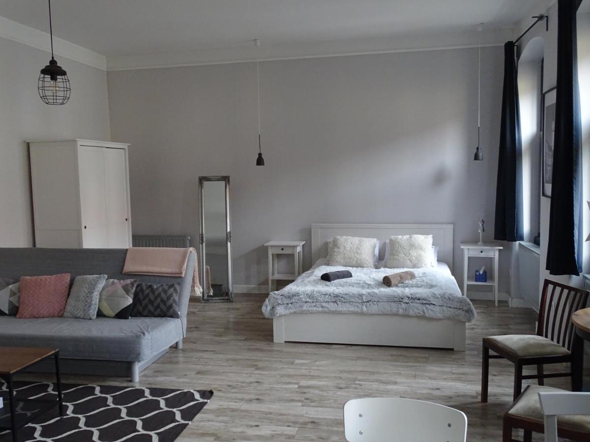 Ovaros Apartman เวสเปรม ภายนอก รูปภาพ