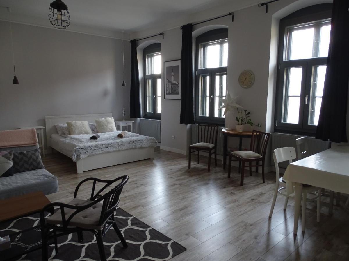 Ovaros Apartman เวสเปรม ภายนอก รูปภาพ