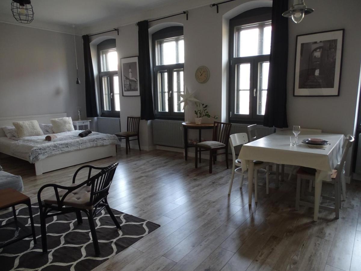 Ovaros Apartman เวสเปรม ภายนอก รูปภาพ