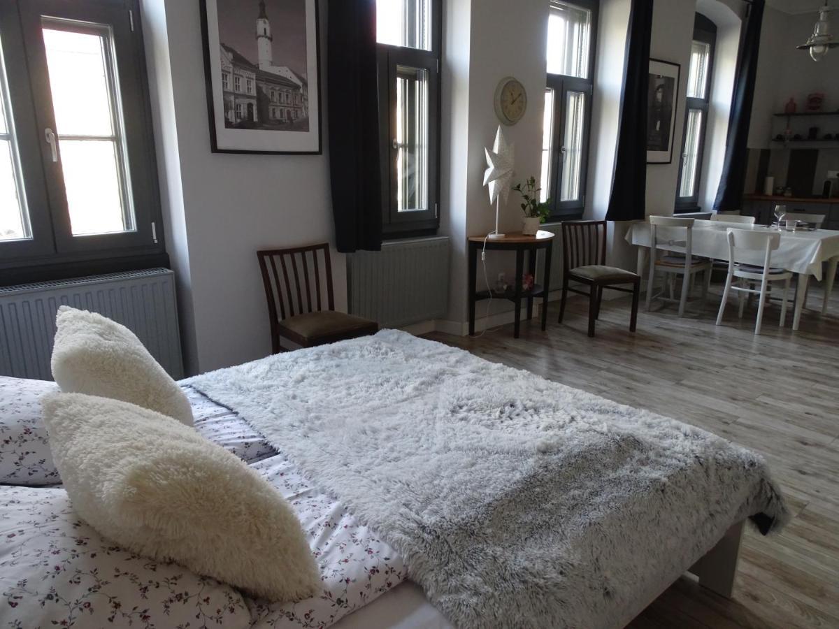 Ovaros Apartman เวสเปรม ภายนอก รูปภาพ