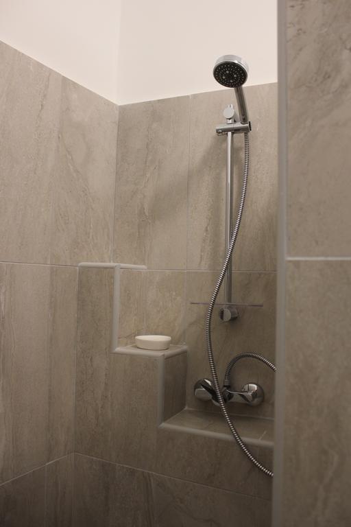 Ovaros Apartman เวสเปรม ภายนอก รูปภาพ