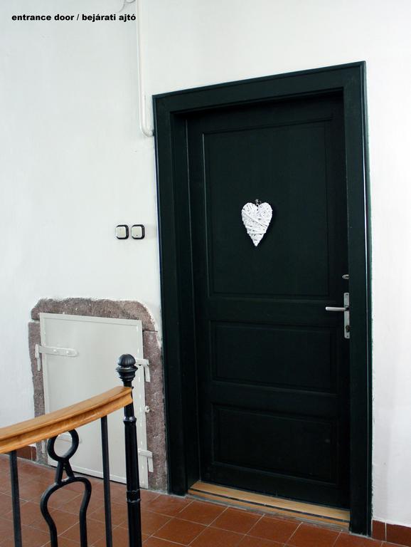 Ovaros Apartman เวสเปรม ภายนอก รูปภาพ