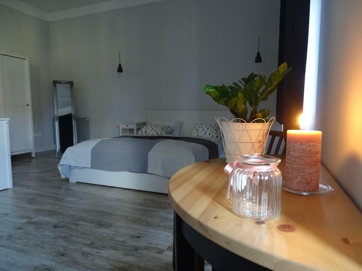 Ovaros Apartman เวสเปรม ภายนอก รูปภาพ